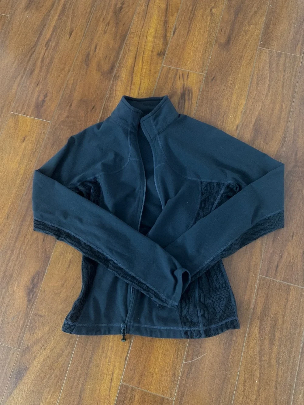 Lululemon jacket - Picture 1 of 2